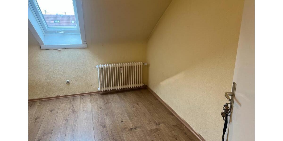 Dachgeschoßwohnung Leonberg - 4 Zimmer, 75 m&sup2;, 1.650&euro; | Angebot:24487529