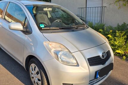 Toyota Yaris 144.500 km 2.700 € Stuttgart Luginsland 70327