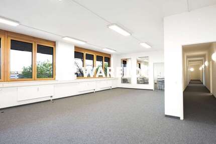Büro in Leonberg 2.788 € 328 m² zimmer