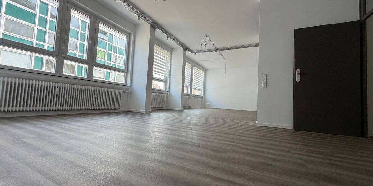 Gewerbeobjekt Stuttgart Ost - 3 Zimmer, 1.800&euro; | Angebot:26472842