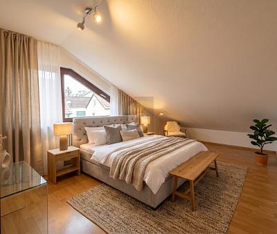 LICHTDURCHFLUTETES WOHNEN MIT KAMIN - Dachgeschoßwohnung Böblingen Dagersheim | Angebot:26884814