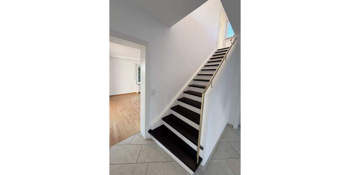 Mehrfamilienhaus, Wohnhaus Nürtingen - 5 Zimmer, 175 m&sup2;, 2.500&euro; | Angebot:25413258