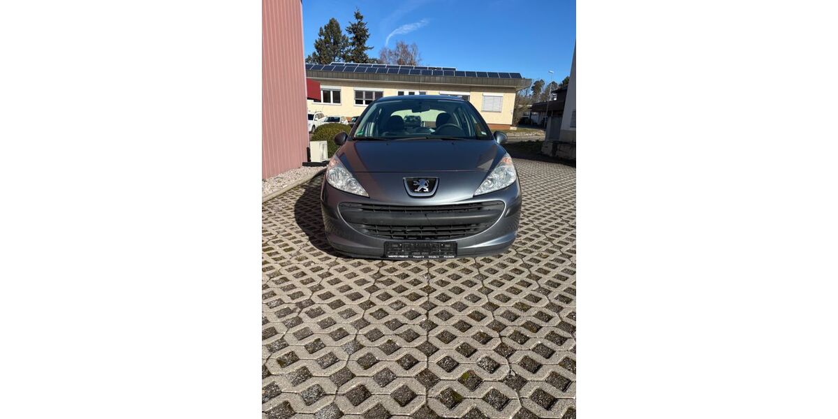 Peugeot 207 130.000 km 2.250 &euro; Engelsbrand 75331