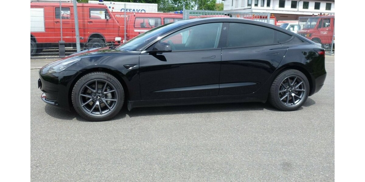 Tesla Model 3 SR+ RWD 60 kWH neuwertig * Mwst. ausweisba 11.300 km 34.900 &euro; Nürtingen 72622