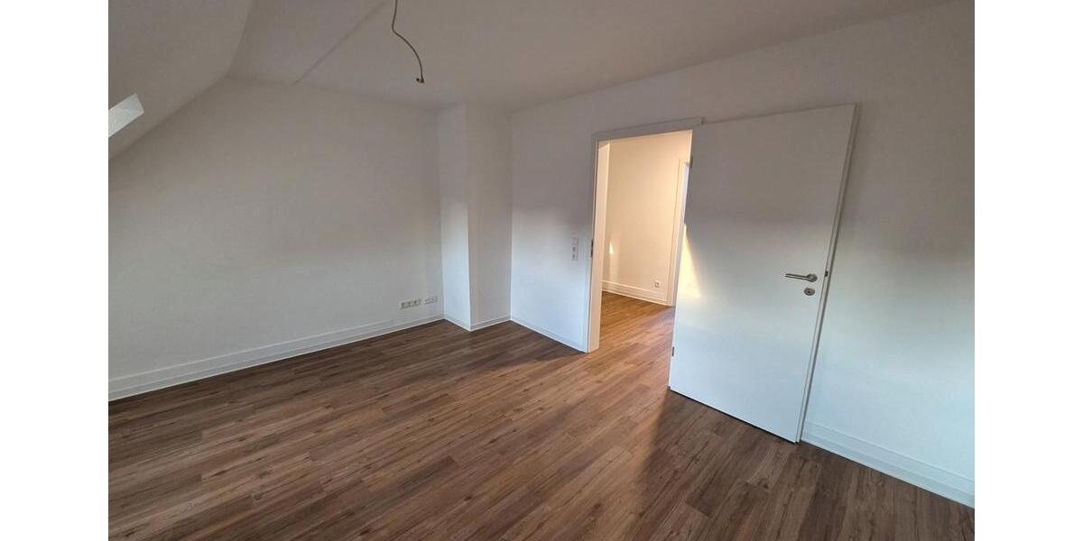 Dachgeschoßwohnung Ludwigsburg - 4 Zimmer, 97 m&sup2;, 1.315&euro; | Angebot:27608091