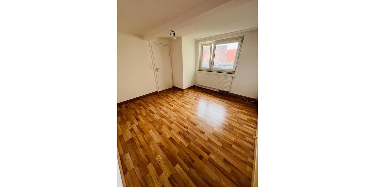 Doppelhaushälfte Bondorf - 7 Zimmer, 125 m&sup2;, 1.650&euro; | Angebot:23829358