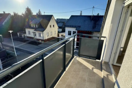 Moderne 3-Zimmer-Wohnung mit Balkon, Einbauküche, Stellplatz und ca. 50 m² ausgebautem Dachboden 3 zimmer