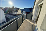 Moderne 3-Zimmer-Wohnung mit Balkon, Einbauküche, Stellplatz und ca. 50 m² ausgebautem Dachboden 3 zimmer