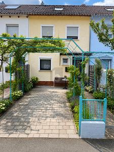 FAMILIENTRAUM MIT GARTEN, GARAGE & STELLPLATZ - Reihenmittelhaus Reutlingen Reutlingen-Betzingen | Angebot:26596419