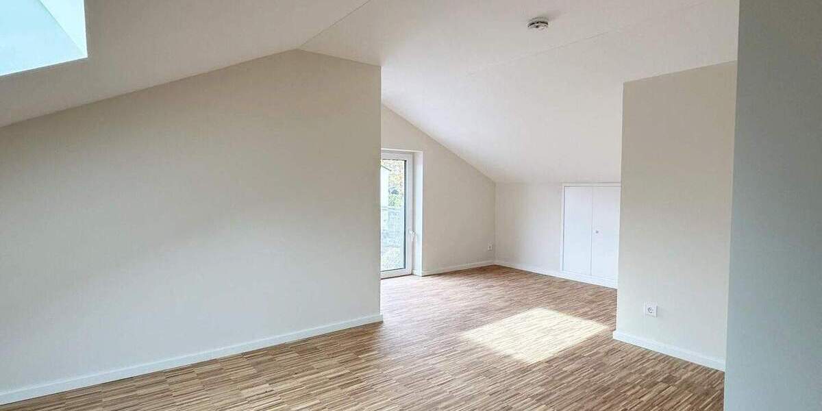 Einfamilienhaus Esslingen am Neckar Sulzgries - 6 Zimmer, 260 m&sup2;, 3.900&euro; | Angebot:24876305