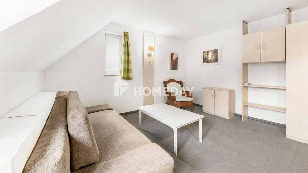 Möbliertes 1-Zimmer-Apartment im DG mit TG-Stellplatz - sofort bezugsfrei in Uni-Nähe!