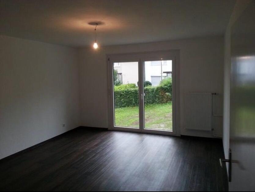 Zu vermieten: moderne 2 Zi. EG Whg. Gartenterasse, Stellplatz etc zimmer