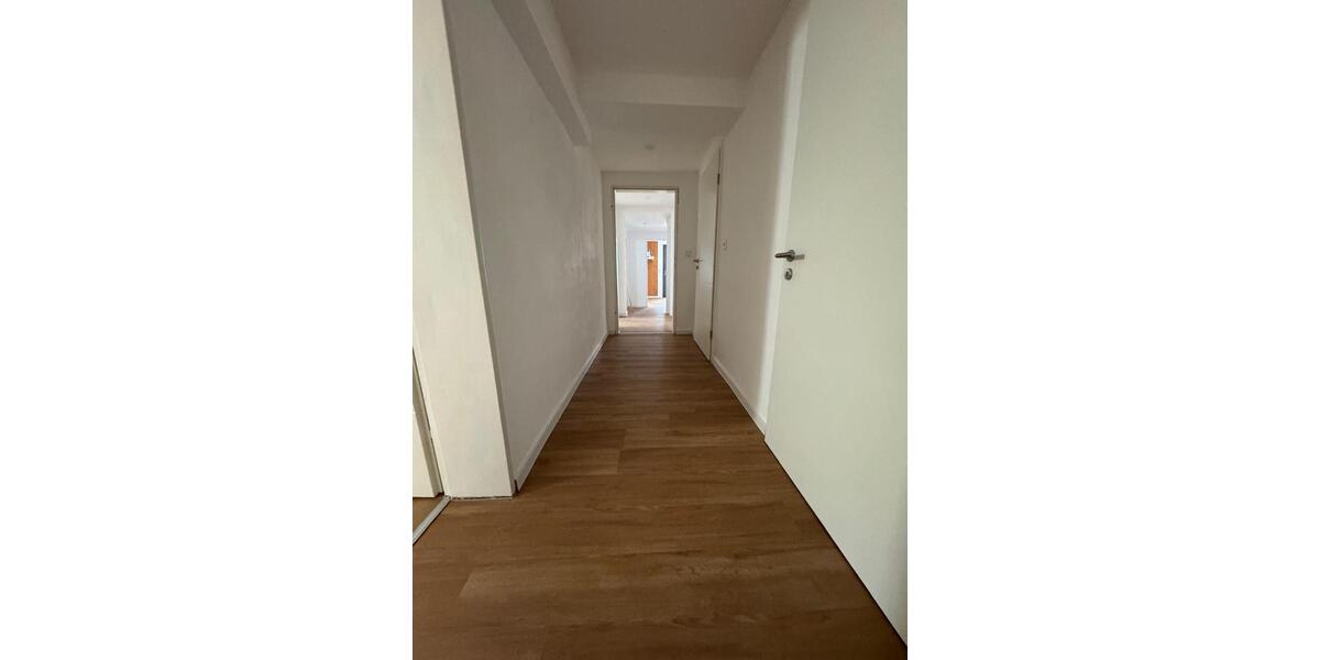 Etagenwohnung Sachsenheim - 5 Zimmer, 94 m&sup2;, 1.070&euro; | Angebot:24598425