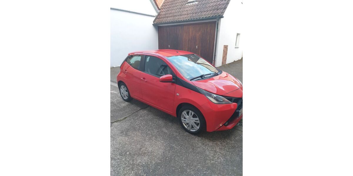 Toyota Aygo (X) 47.750 km 6.500 &euro; Stuttgart 70327