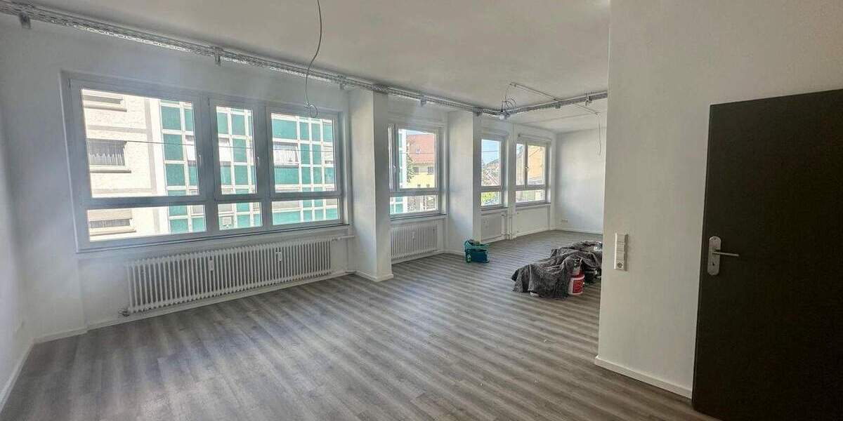 Etagenwohnung Stuttgart Ost - 3 Zimmer, 126 m&sup2;, 1.800&euro; | Angebot:25674459