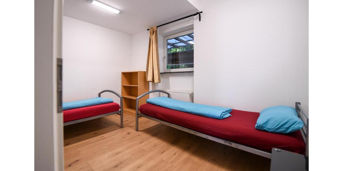 Mehrfamilienhaus, Wohnhaus Reutlingen Reutlingen-Betzingen - 18 Zimmer, 460 m&sup2;, 6.000&euro; | Angebot:24245162