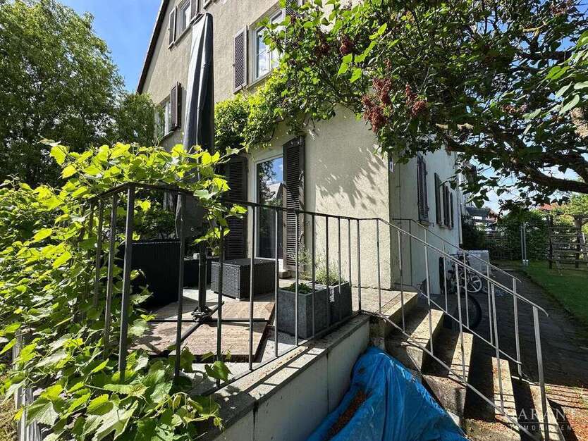 Haus zum Kaufen in Stuttgart 835.000 € 200 m²