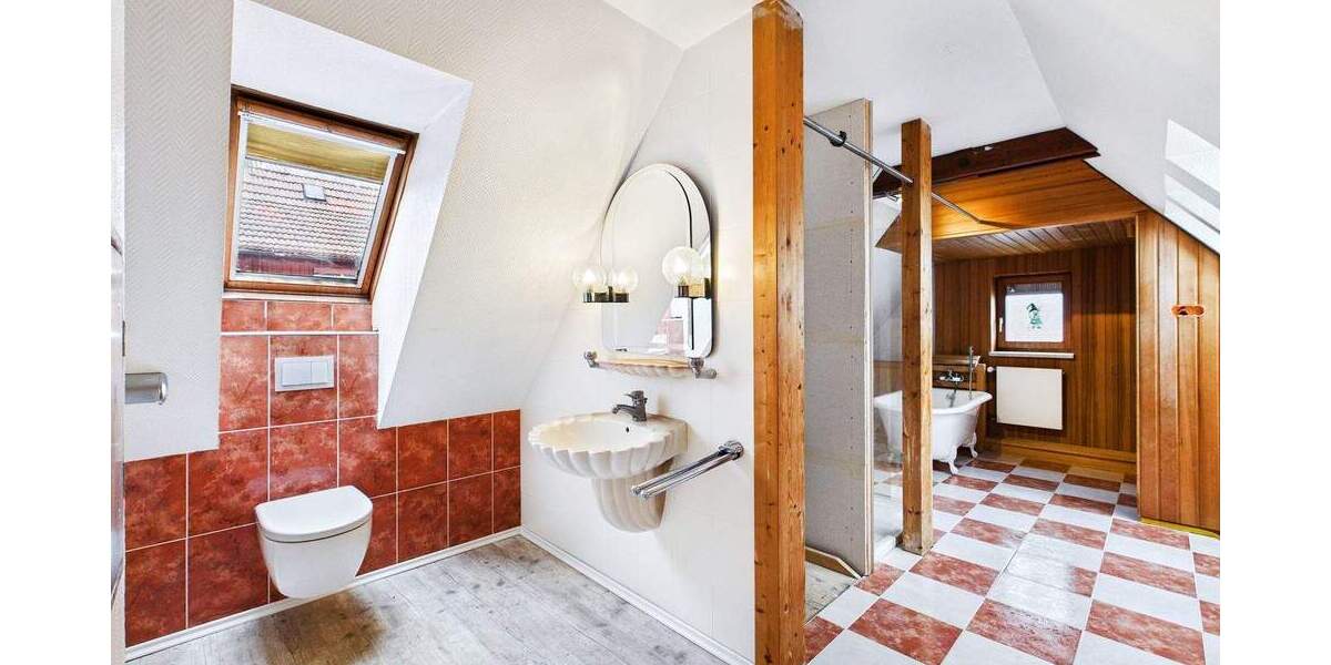 Mehrfamilienhaus, Wohnhaus Ludwigsburg Neckarweihingen - 6 Zimmer, 180 m&sup2;, 698.000&euro; | Angebot:25772242