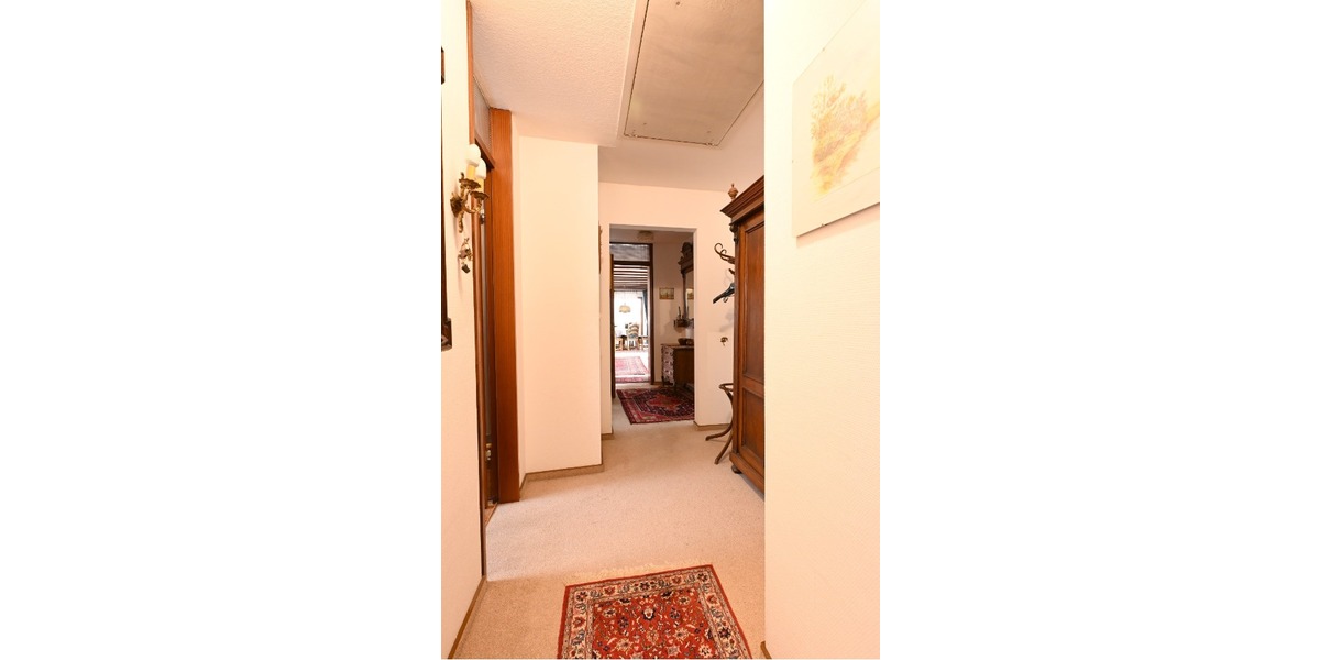 In Stammheim: Kurze Wege ins Grüne und zur U-Bahn - Dachgeschoßwohnung Stuttgart Stammheim | Angebot:24524535