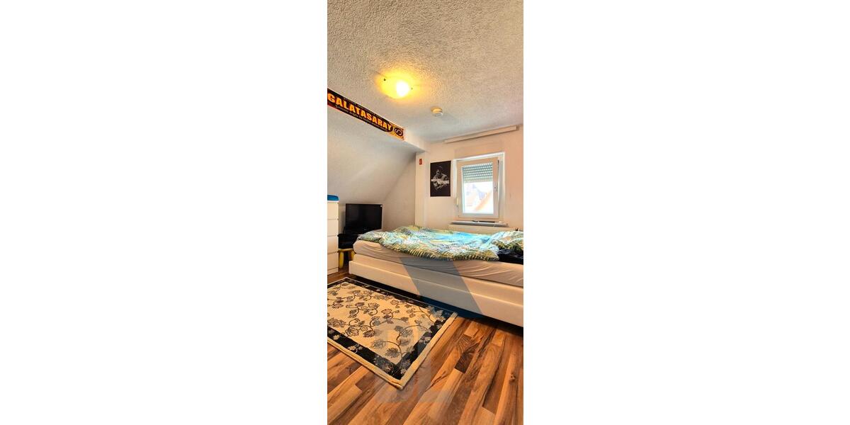 Mehrfamilienhaus, Wohnhaus Stuttgart Zuffenhausen - 8 Zimmer, 185 m&sup2;, 3.399&euro; | Angebot:23740226