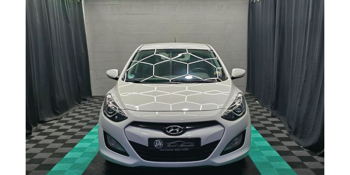 Hyundai i30 62.450 km 7.697 &euro; Bietigheim-Bissingen 74321