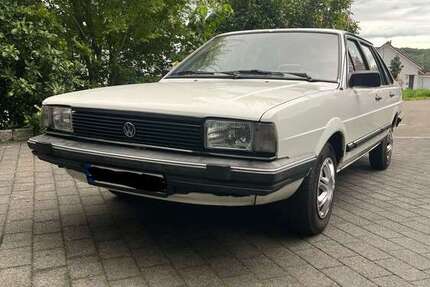 VW Santana 142.000 km 8.900 € Oberriexingen 71739