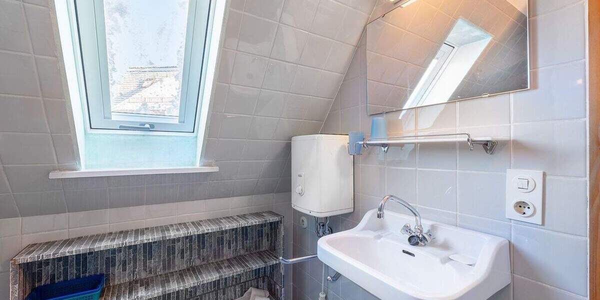 Mehrfamilienhaus, Wohnhaus Stuttgart Degerloch - 9 Zimmer, 140 m&sup2;, 740.000&euro; | Angebot:24635350