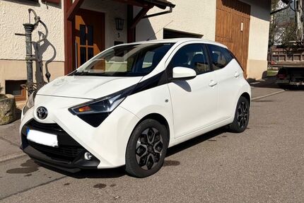 Toyota Aygo (X) 33.100 km 10.450 € Frickenhausen 72636