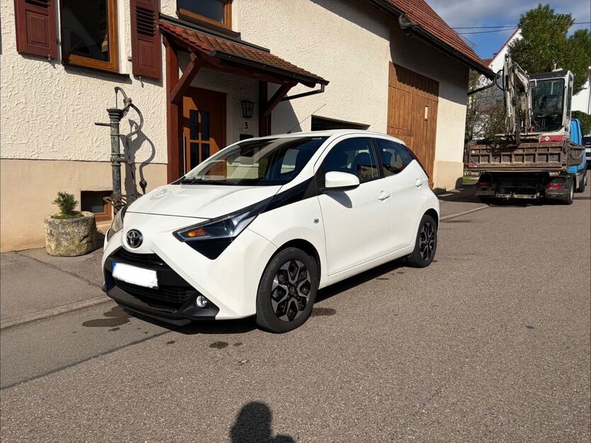 Toyota Aygo (X) 33.100 km 10.450 € Frickenhausen 72636