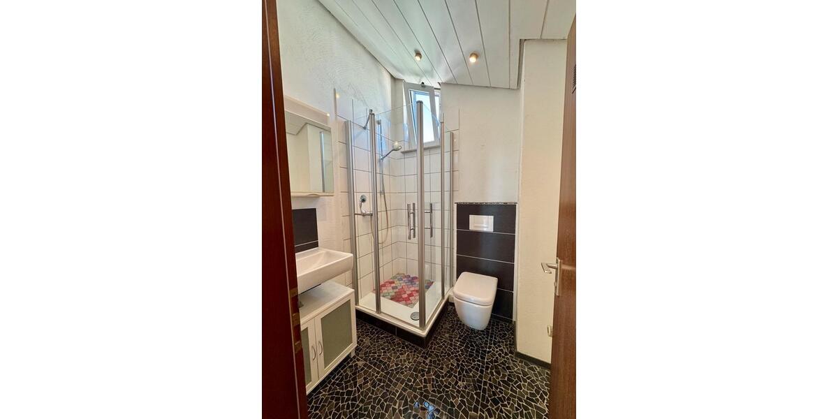 Reihenhaus Sachsenheim - 6.5 Zimmer, 135 m&sup2;, 479.000&euro; | Angebot:27251004