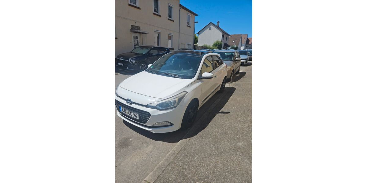 Hyundai i20 98.000 km 9.100 &euro; Bietigheim bissingen 74321