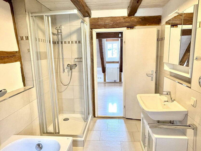 Renningen: Exklusive Maisonette-LoftWohnung im Fachwerkhaus - mit EBK & Tageslichtbad