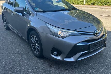 Toyota Avensis 147.000 km 13.500 € Möglingen/Ludwigsburg 71696