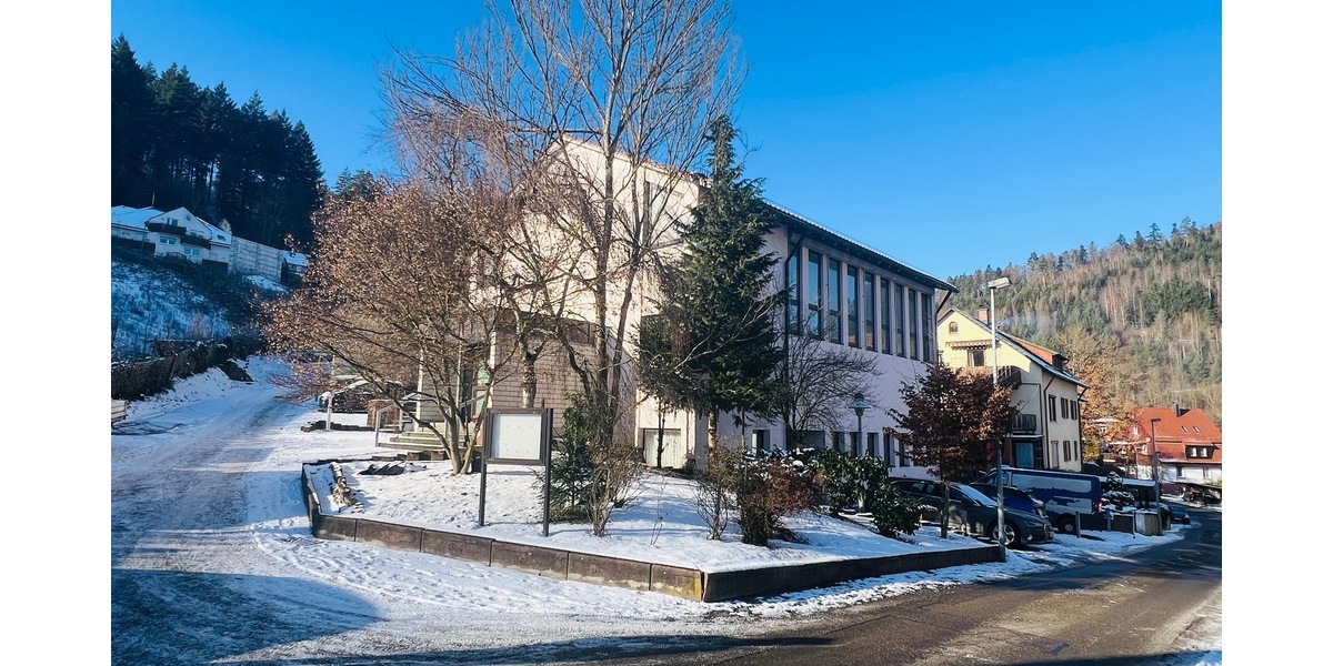 Ehem. Kirche mit Charakter − vielseitig nutzbares Gebäude für Wohn- und Gewerbezwecke - Gewerbeobjekt Calw | Angebot:24677144