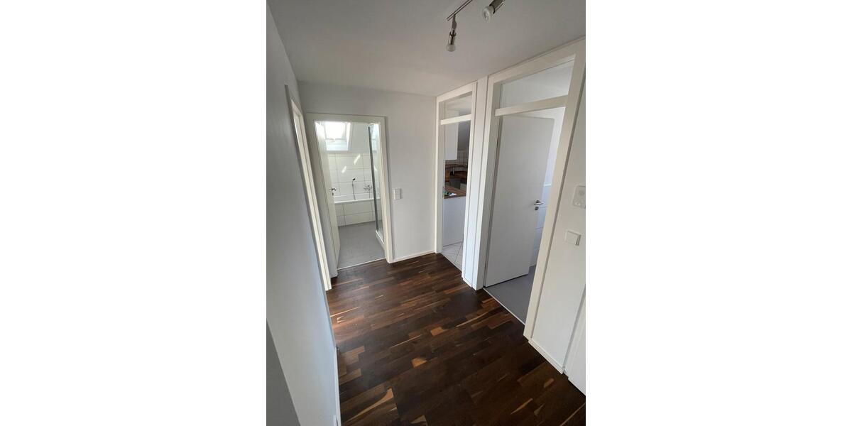 Dachgeschoßwohnung Esslingen am Neckar Hegensberg - 3 Zimmer, 79 m&sup2;, 1.150&euro; | Angebot:24787138