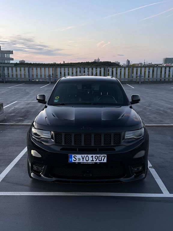 Jeep Grand Cherokee 92.000 km 52.999 € Stuttgart 70190