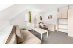 Möbliertes 1-Zimmer-Apartment im DG mit TG-Stellplatz - sofort bezugsfrei in Uni-Nähe!