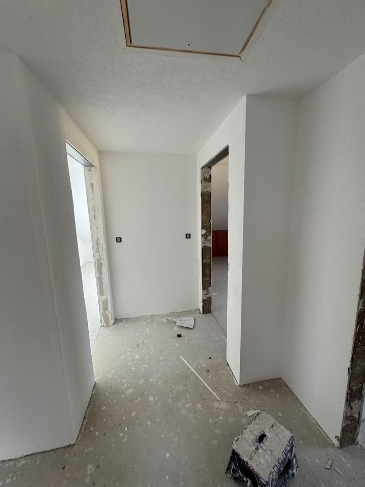 Kernsanierte 4-Zimmer-Dachgeschosswohnung. zimmer