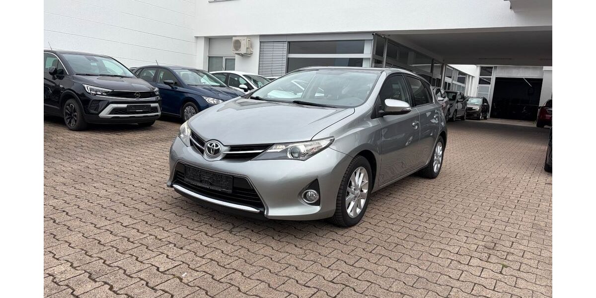 Toyota Auris 148.239 km 9.695 &euro; Stuttgart 70597