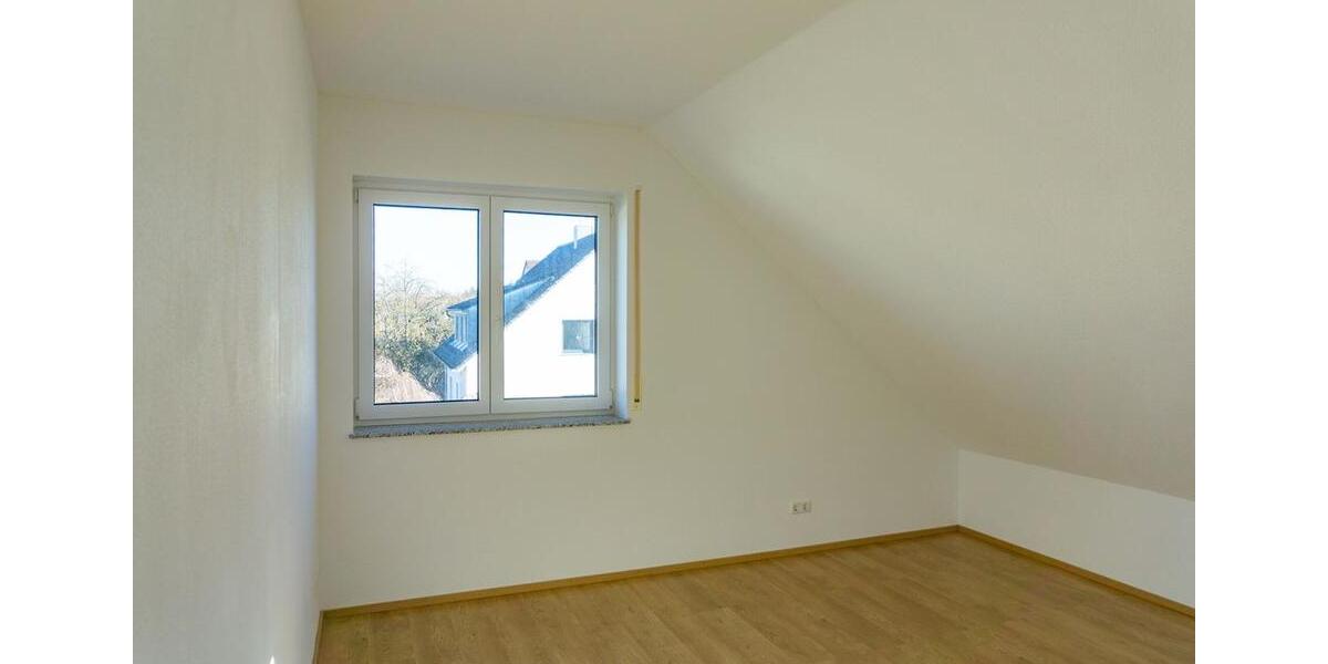 Dachgeschoßwohnung Vaihingen an der Enz - 3.5 Zimmer, 77 m&sup2;, 1.090&euro; | Angebot:26232780