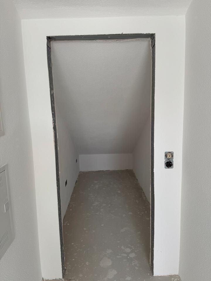 Kernsanierte 4-Zimmer-Dachgeschosswohnung. zimmer