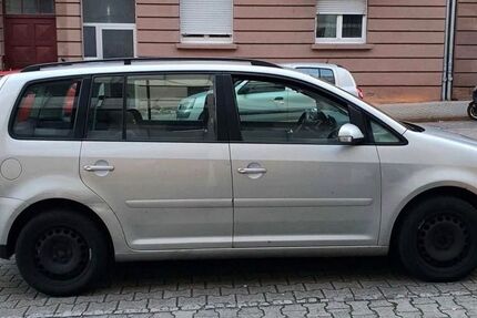 VW Touran 243.000 km 2.650 &euro; Pforzheim 75172