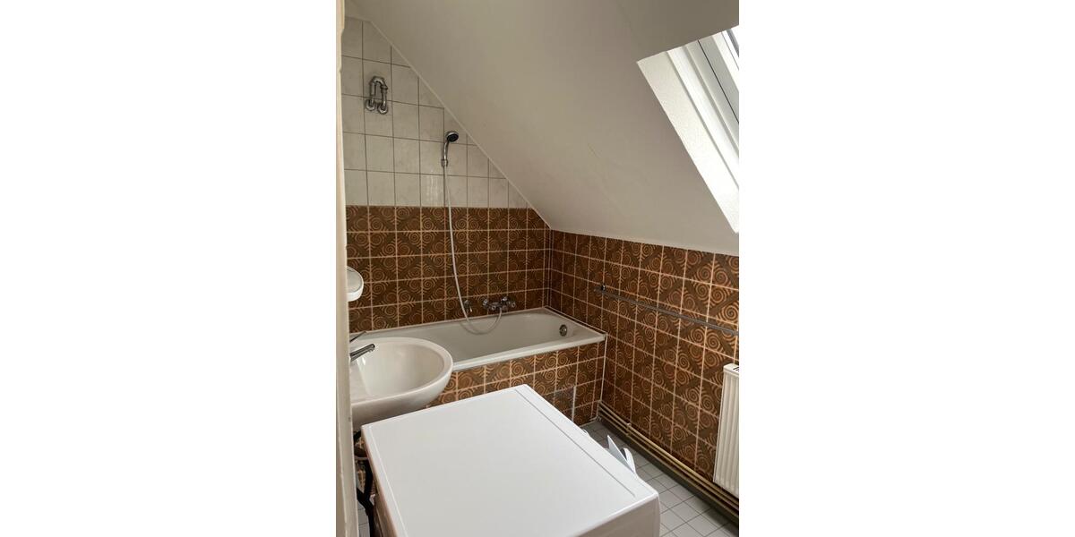 Dachgeschoßwohnung Tübingen - 2.5 Zimmer, 48 m&sup2;, 750&euro; | Angebot:26109804