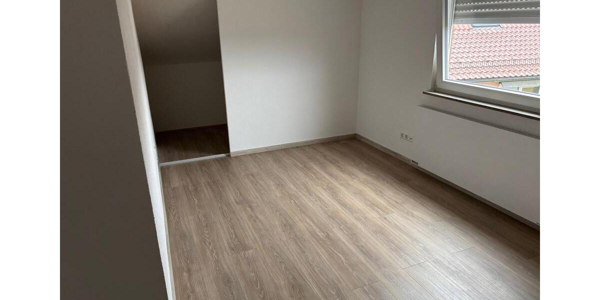 Dachgeschoßwohnung Leonberg - 2.5 Zimmer, 60 m&sup2;, 850&euro; | Angebot:24702910