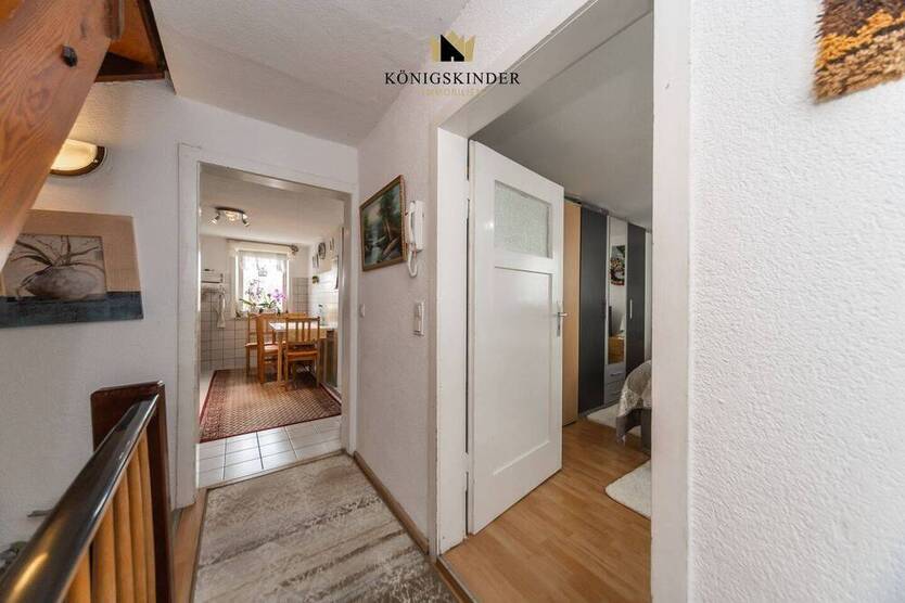 Einfamilienhaus mit Potential: 6 Zimmer, großes Grundstück, schöner Garten. Ihr neues Zuhause?