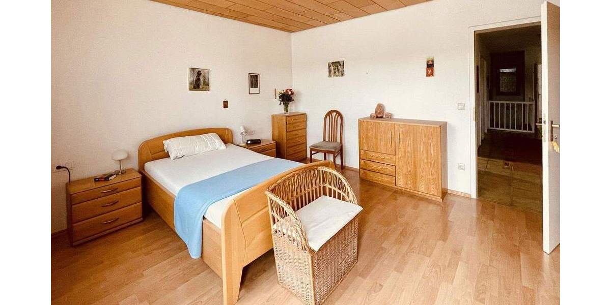 Reihenendhaus Simmozheim - 7 Zimmer, 176 m&sup2;, 599.000&euro; | Angebot:25657345