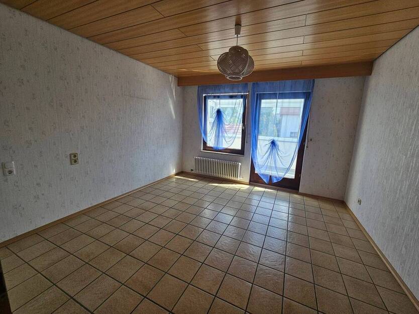 ++Haus mit 2 Wohnungen, Balkon, Küche und große Doppelgarage 7 zimmer