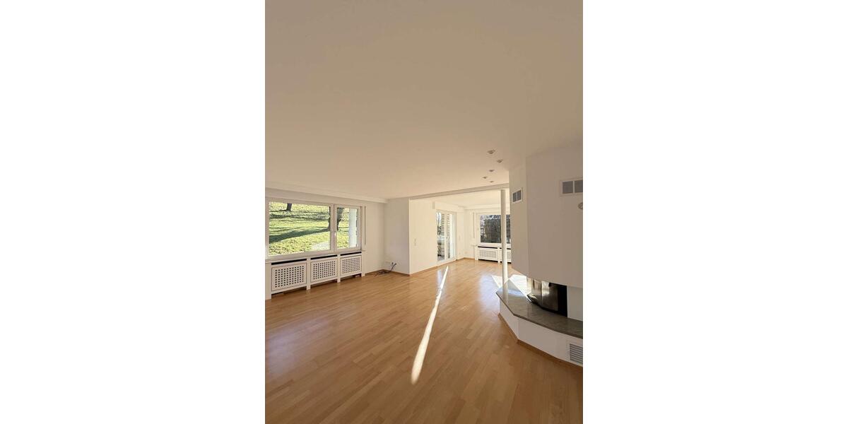 Ihr neues Zuhause in Nürtingen – Stilvoll renoviertes Einfamilienhaus mit Garten und Garagen 5.5 zimmer