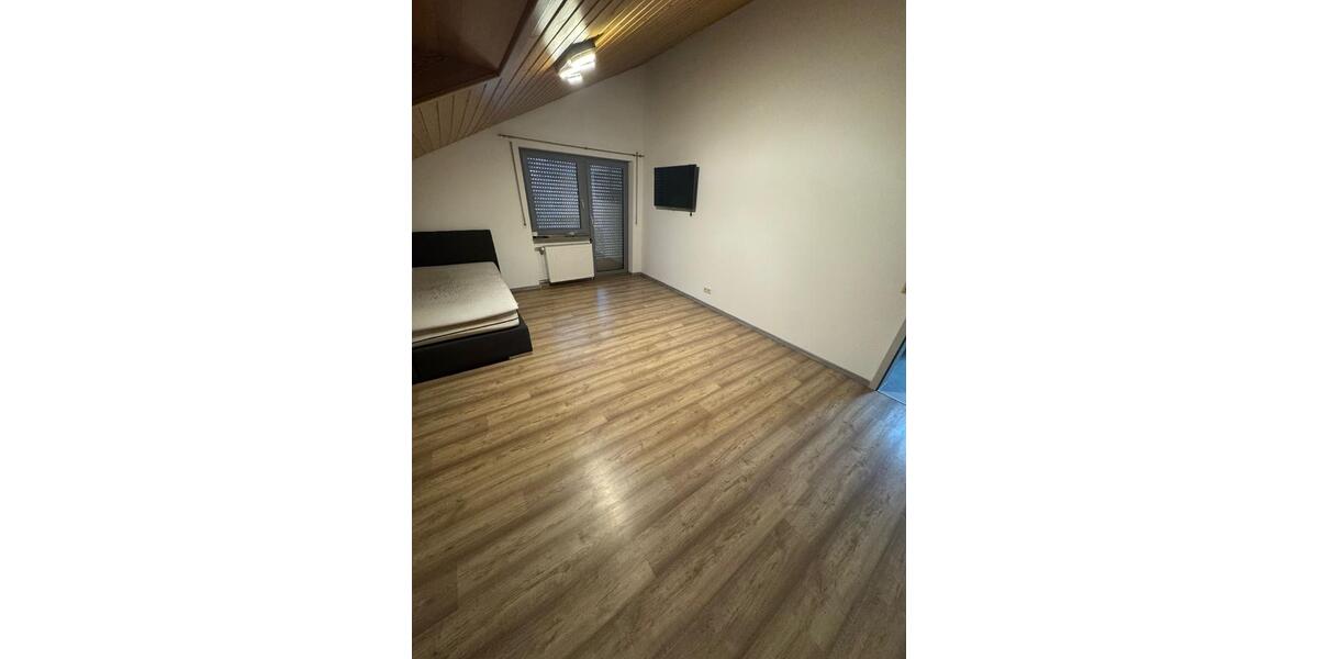 Dachgeschoßwohnung Leinfelden-Echterdingen Echterdingen - 3 Zimmer, 76 m&sup2;, 1.100&euro; | Angebot:26624331