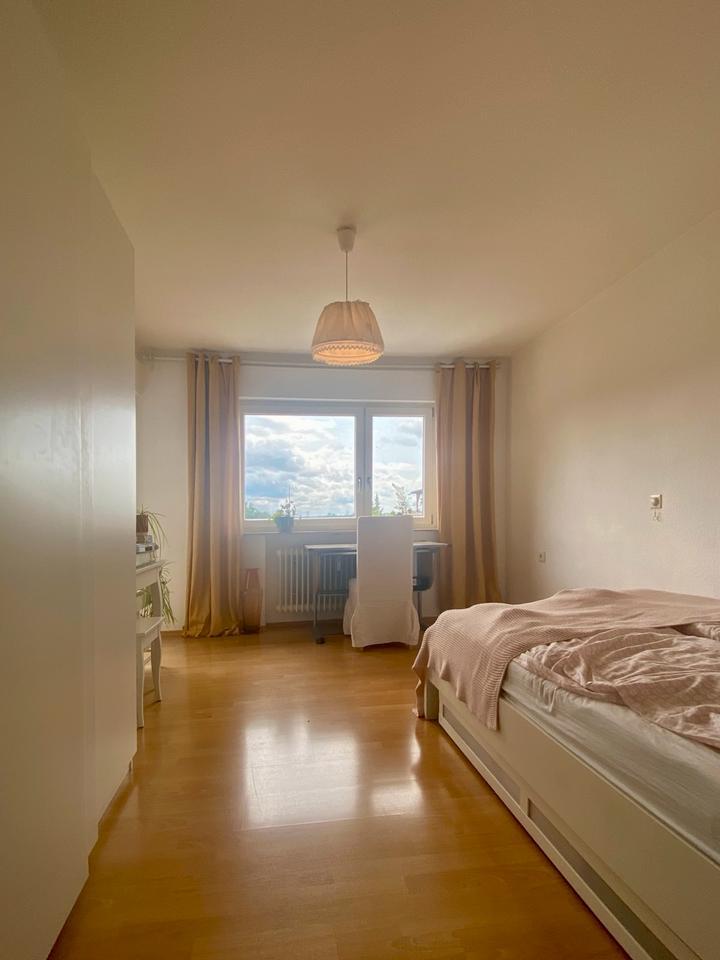 Sonnige 3-Zimmer-Wohnung mit SW-Balkon von privat zimmer